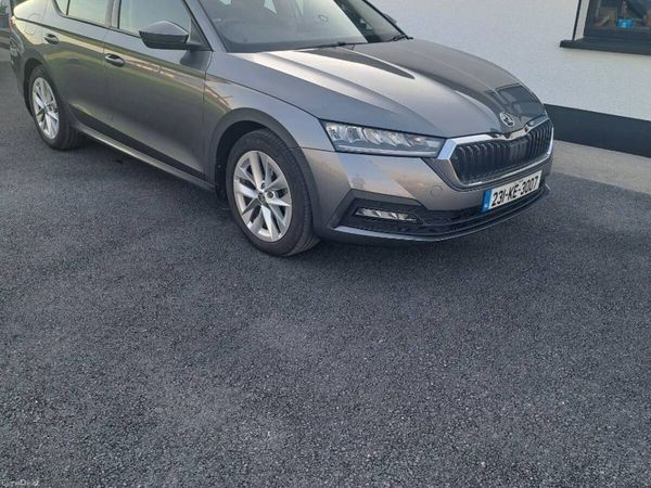 Skoda Octavia Saloon, Diesel, 2023, Grey