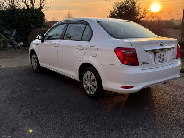 Toyota Corolla Saloon, Petrol Hybrid, 2015, White