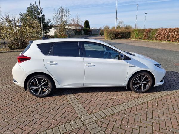Toyota Auris MPV, Petrol Hybrid, 2018, White