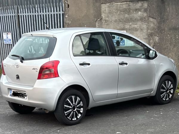 Toyota Yaris Hatchback, Petrol, 2009, Silver