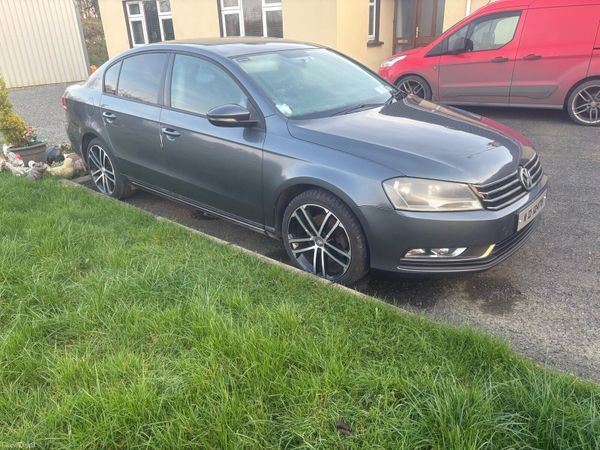 Volkswagen Passat Saloon, Diesel, 2011, Grey