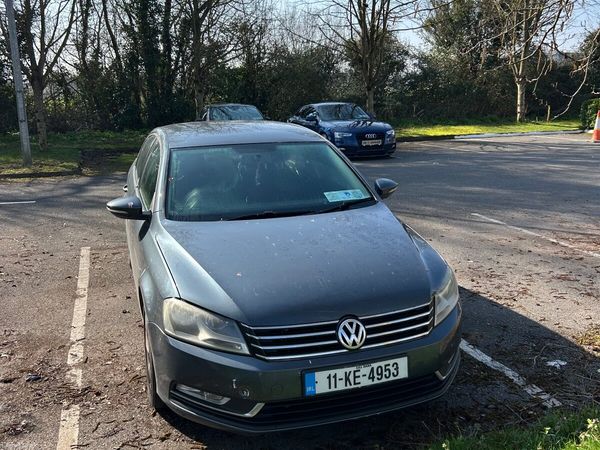 Volkswagen Passat Saloon, Diesel, 2011, Grey
