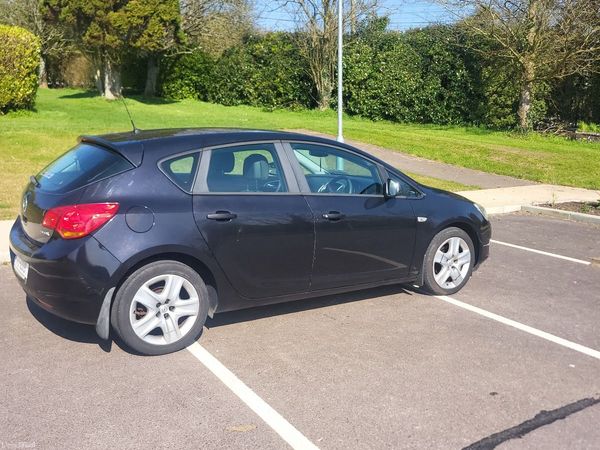 Opel Astra Hatchback, Diesel, 2011, Black