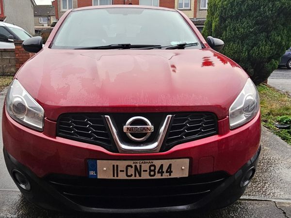 Nissan Qashqai Hatchback, Diesel, 2011, Red