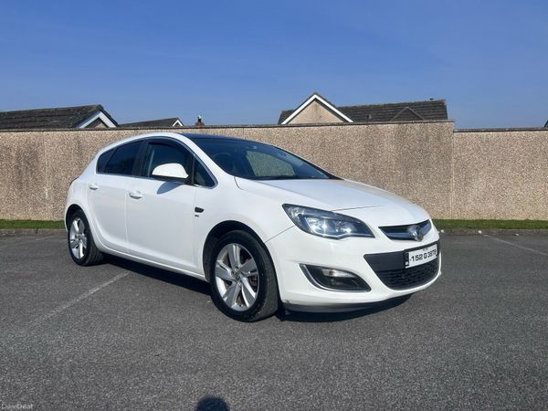 Vauxhall Astra Hatchback, Petrol, 2015, White