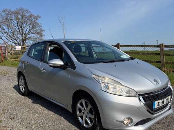 Peugeot 208 Hatchback, Petrol, 2014, Grey