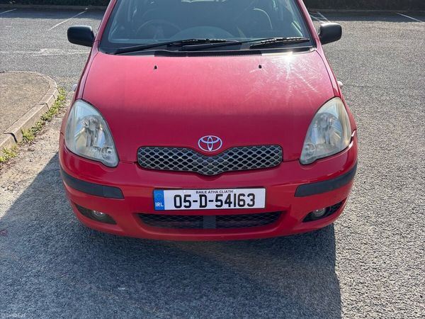 Toyota Yaris Hatchback, Petrol, 2005, Red