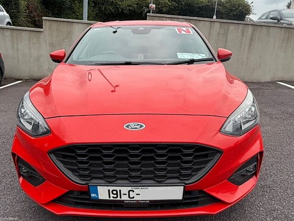 Ford Focus Hatchback, Diesel, 2019, Red