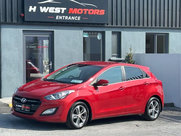 Hyundai i30 Hatchback, Petrol, 2016, Red