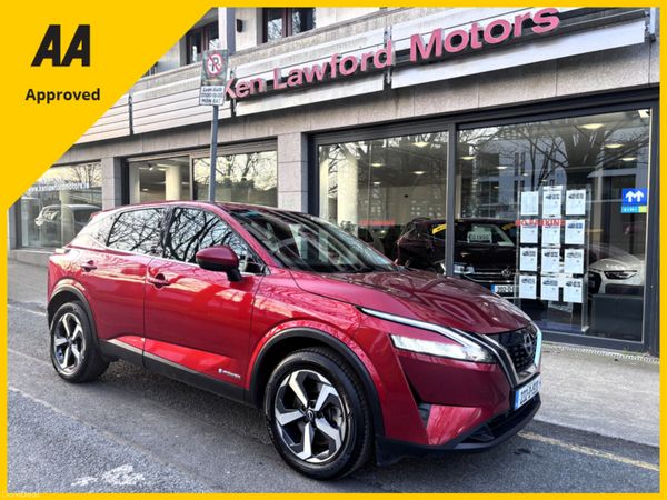 Nissan Qashqai MPV, Petrol Hybrid, 2023, Red