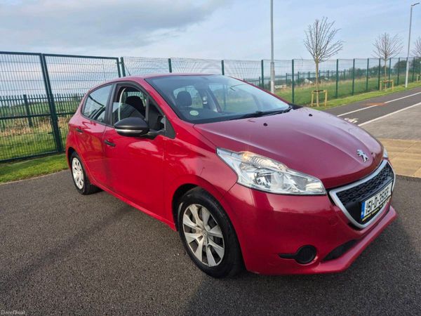 Peugeot 208 Hatchback, Diesel, 2015, Red