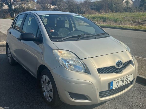 Toyota Yaris Hatchback, Petrol, 2010, Gold