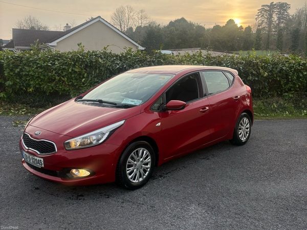 Kia Ceed Hatchback, Diesel, 2013, Red