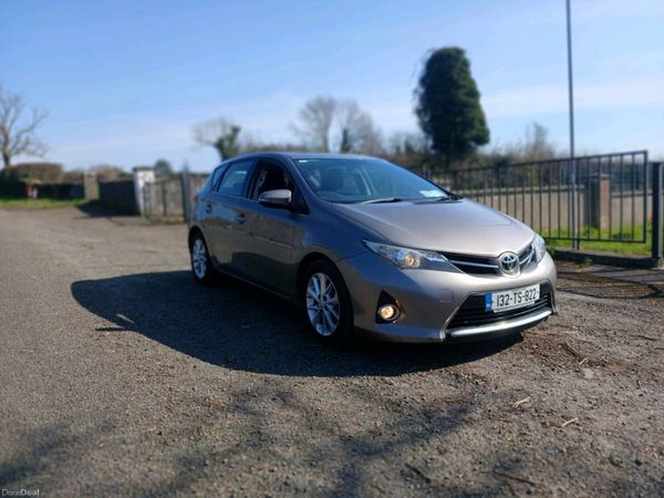 Toyota Auris Hatchback, Diesel, 2013, Bronze