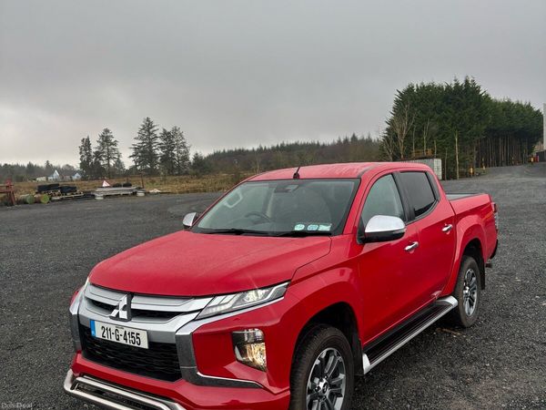 Mitsubishi L200 Crew Cab, Diesel, 2021, Red
