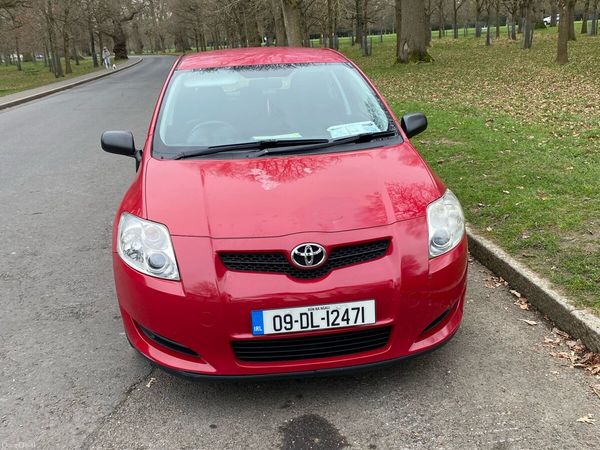 Toyota Auris Hatchback, Petrol, 2009, Red