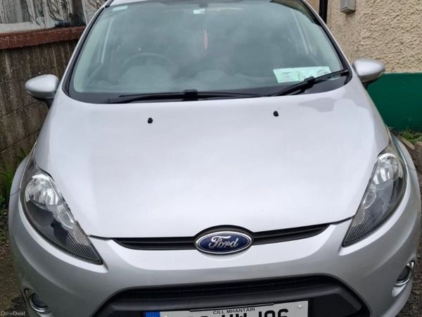 Ford Fiesta Hatchback, Petrol, 2013, Silver