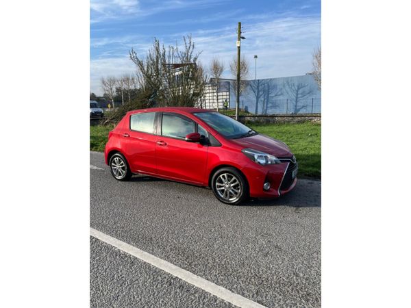 Toyota Yaris Hatchback, Diesel, 2016, Red