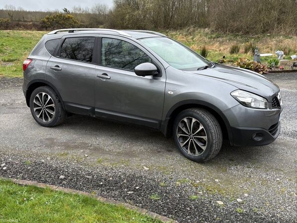 Nissan Qashqai Hatchback, Diesel, 2012, Grey