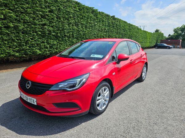 Opel Astra Hatchback, Petrol, 2016, Red