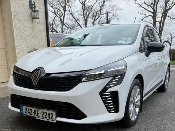 Renault Clio Hatchback, Petrol, 2024, White