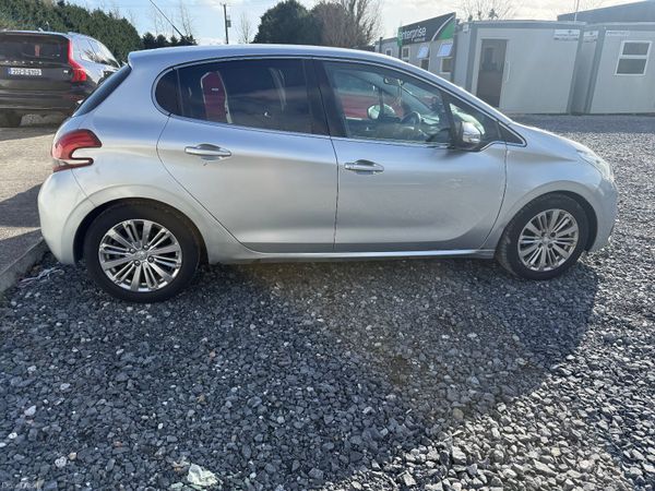Peugeot 208 Hatchback, Petrol, 2016, Silver