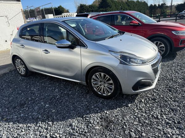 Peugeot 208 Hatchback, Petrol, 2016, Silver