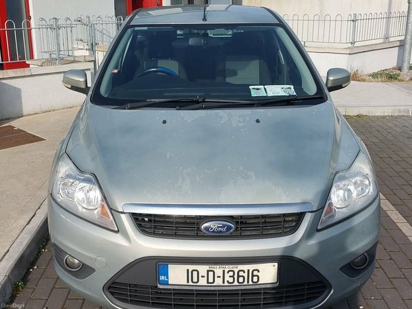 Ford Focus Hatchback, Diesel, 2010, Gold