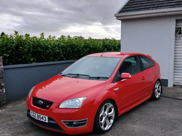 Ford Focus Hatchback, Petrol, 2006, Red