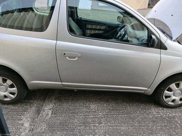 Toyota Yaris Hatchback, Petrol, 2005, Silver