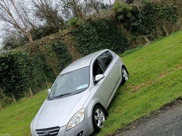 Kia Ceed Hatchback, Diesel, 2008, Silver