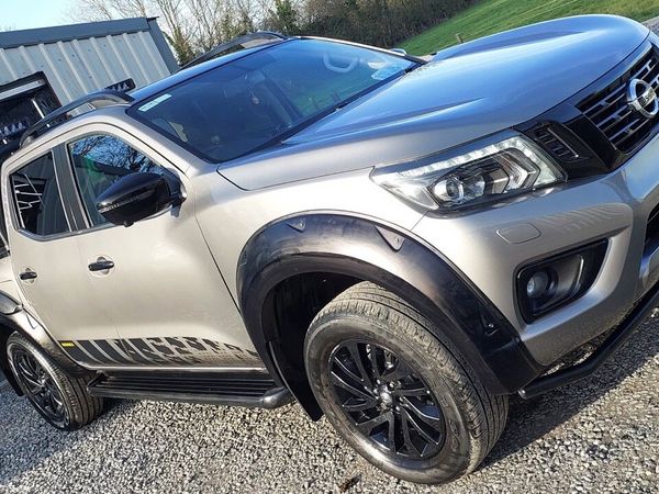Nissan Navara Crew Cab, Diesel, 2019, Grey