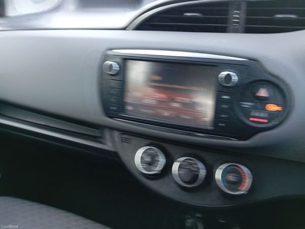 Toyota Yaris Hatchback, Petrol, 2015, Red