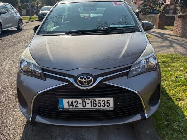 Toyota Yaris Hatchback, Petrol, 2014, Beige