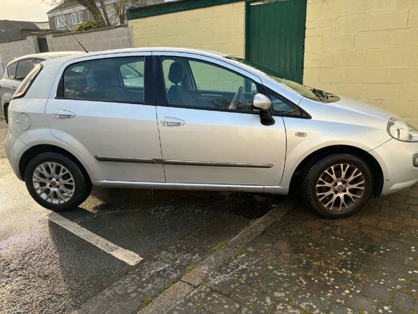 Fiat Punto Hatchback, Petrol, 2011, Grey