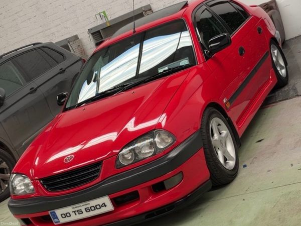 Toyota Avensis Saloon, Diesel, 2000, Red