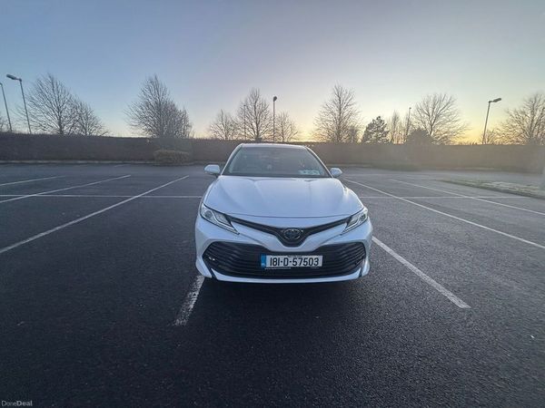 Toyota Camry Saloon, Petrol Hybrid, 2018, White