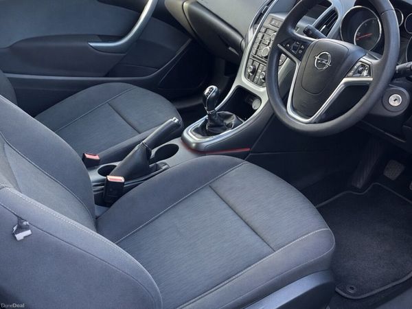 Opel Astra Hatchback, Diesel, 2013, Black