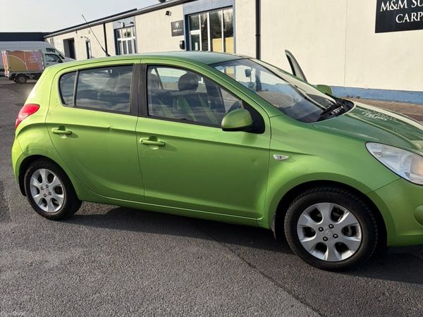 Hyundai i20 Hatchback, Petrol, 2009, Green