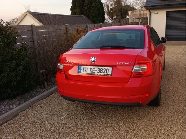 Skoda Octavia Saloon, Diesel, 2017, Red