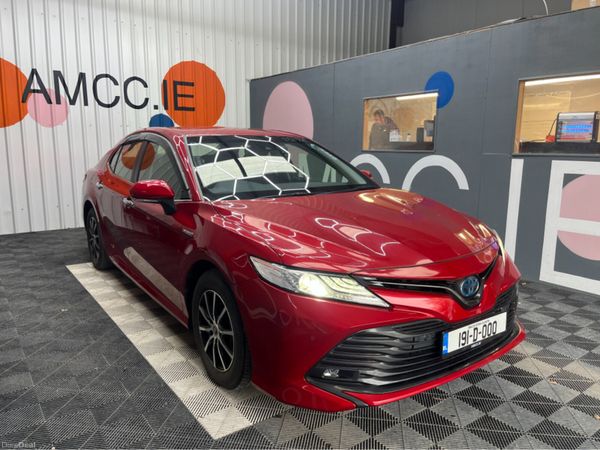 Toyota Camry Saloon, Petrol Hybrid, 2019, Red