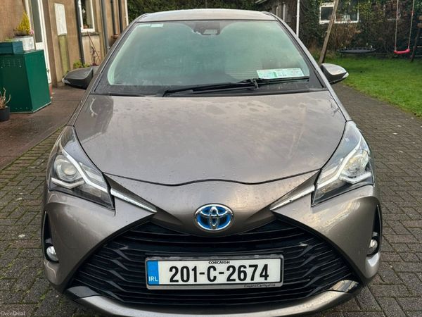 Toyota Yaris MPV, Petrol Hybrid, 2020, Grey