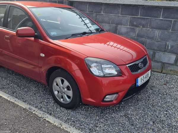 Kia Rio Hatchback, Diesel, 2011, Red