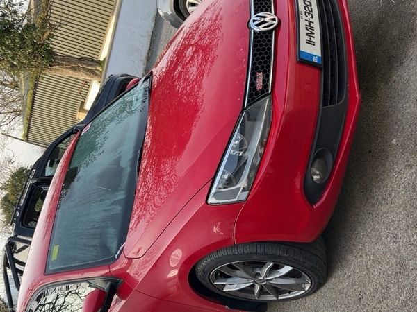 Volkswagen Jetta Saloon, Diesel, 2011, Red