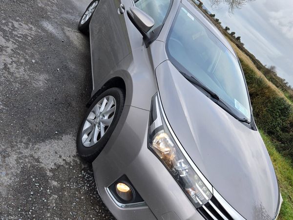 Toyota Corolla Saloon, Diesel, 2015, Bronze