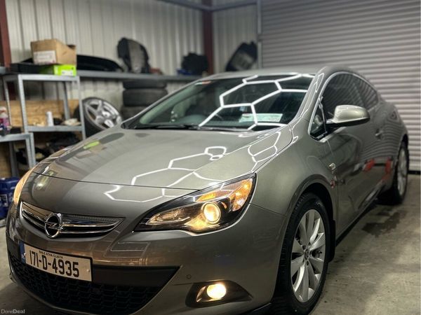 Opel Astra Hatchback, Diesel, 2017, Brown