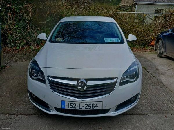 Vauxhall Insignia Hatchback, Diesel, 2015, White