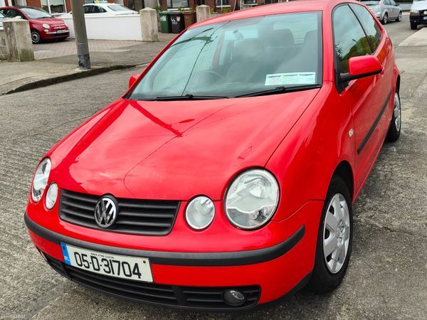 Volkswagen Polo Hatchback, Petrol, 2005, Red