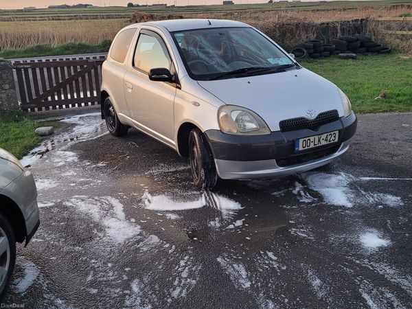 Toyota Yaris Hatchback, Petrol, 2000, Silver