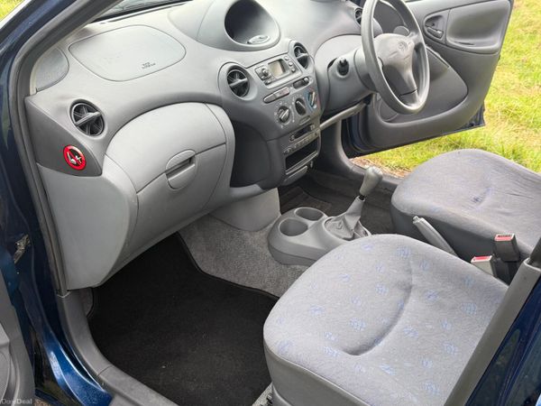 Toyota Yaris Hatchback, Petrol, 2002, Blue